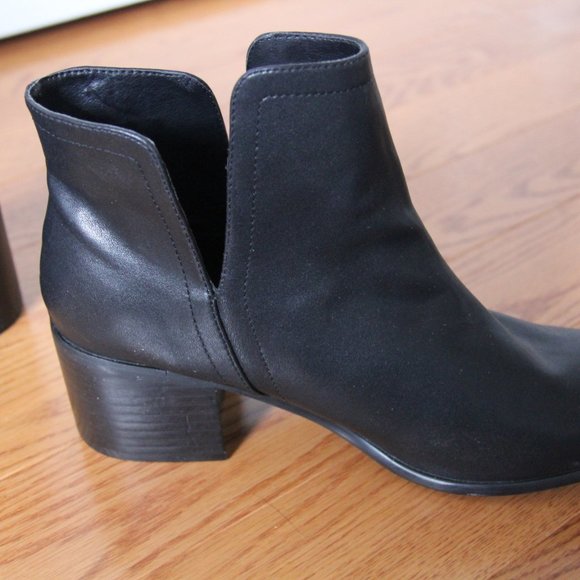 Cutout Ankle Boot - Picture 4 of 7